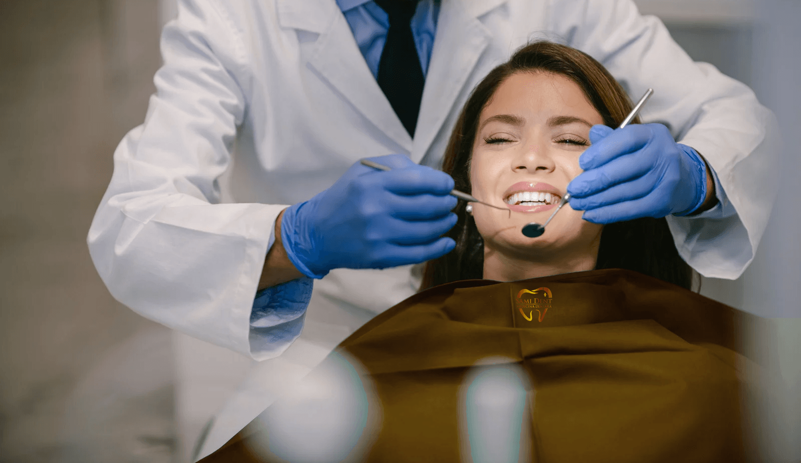 Consultație pentru implant dentar la SamiDent PLUS în București Sector 2
